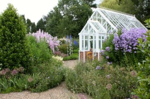 jardin et serre en verre